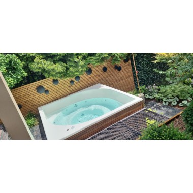 EYE - Square hot tub with external stove