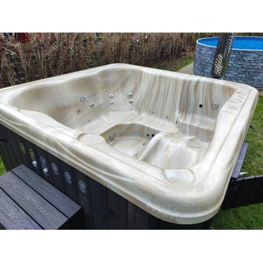 MONACO IN - Hot tub with internal stove
