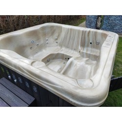 MONACO OUT ACRYL Badefass Whirlpool Hot Tub mit Zubehör und FREI GELIEFERT