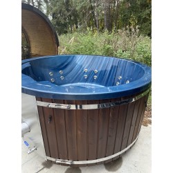 Acryl Whirlpool mit integriertem Herd – bereit für den Transport