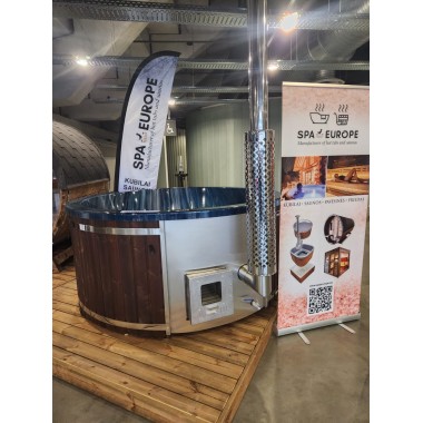 Acrylic hot tub with integrated stove - ready for transport