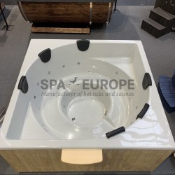 EYE - Square hot tub with external stove
