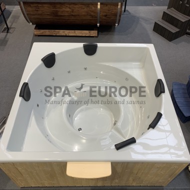 EYE - Square hot tub with external stove