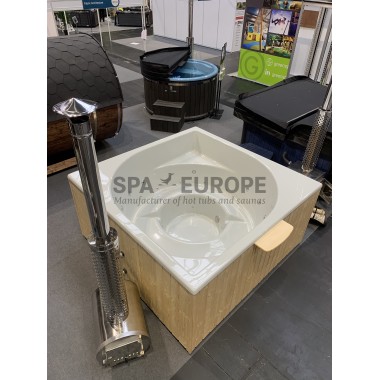 EYE - Square hot tub with external stove