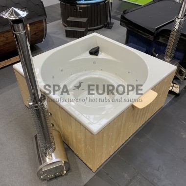 EYE - Square hot tub with external stove