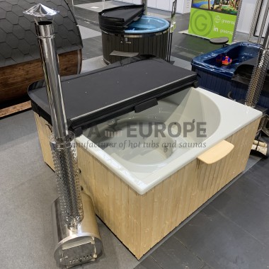 EYE - Square hot tub with external stove
