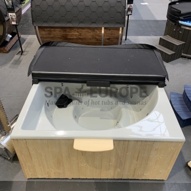 EYE - Square hot tub with external stove