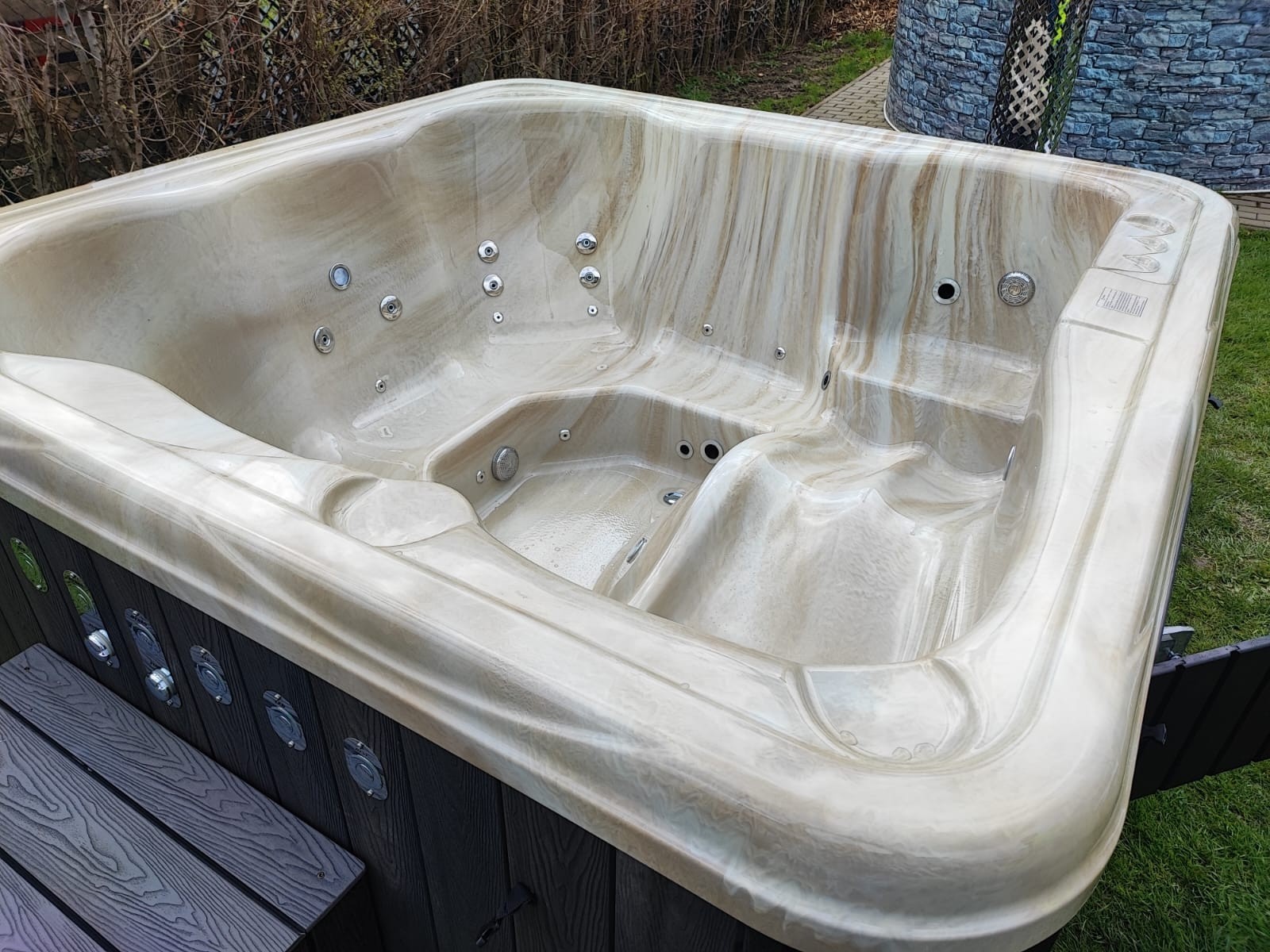 MONACO OUT ACRYL Badefass Whirlpool Hot Tub mit Zubehör und FREI GELIEFERT