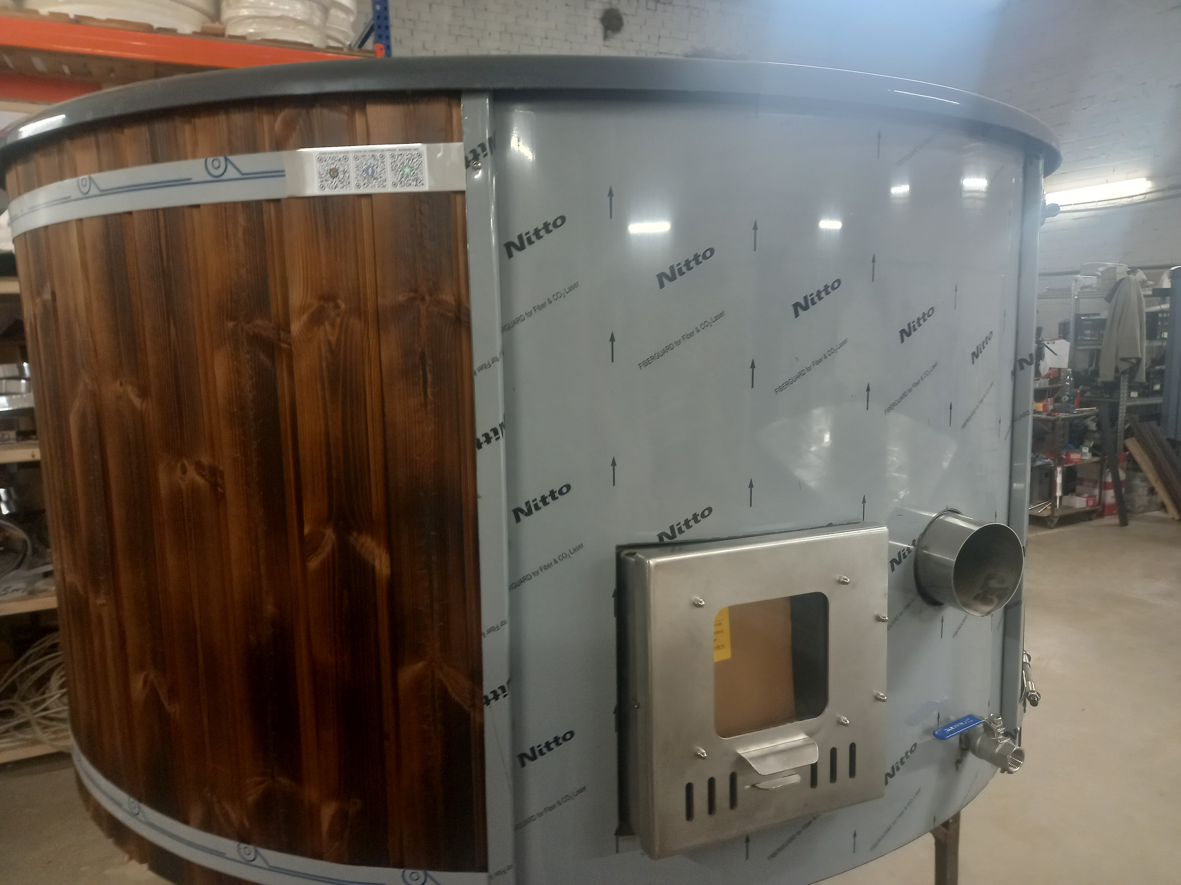 Hot tub with integrated stove - ready for transport